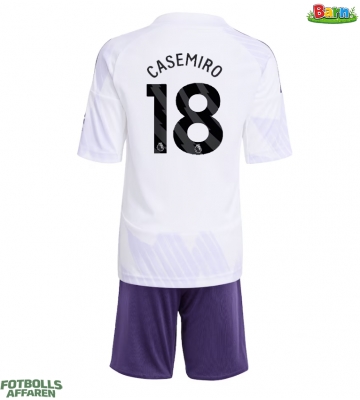 Manchester United Casemiro #18 Bortaställ Barn 2025-26 Kortärmad (+ Korta byxor)